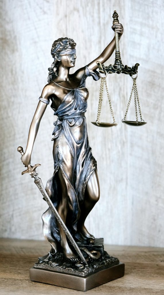 "Oikeus on sokea". Rikosasianajaja Helsinki ja muu Suomi - Asianajotoimisto Lampela